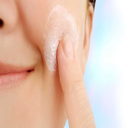 مرطوب‌ کننده طبیعی پوست با ژل آبرسان حلزون
